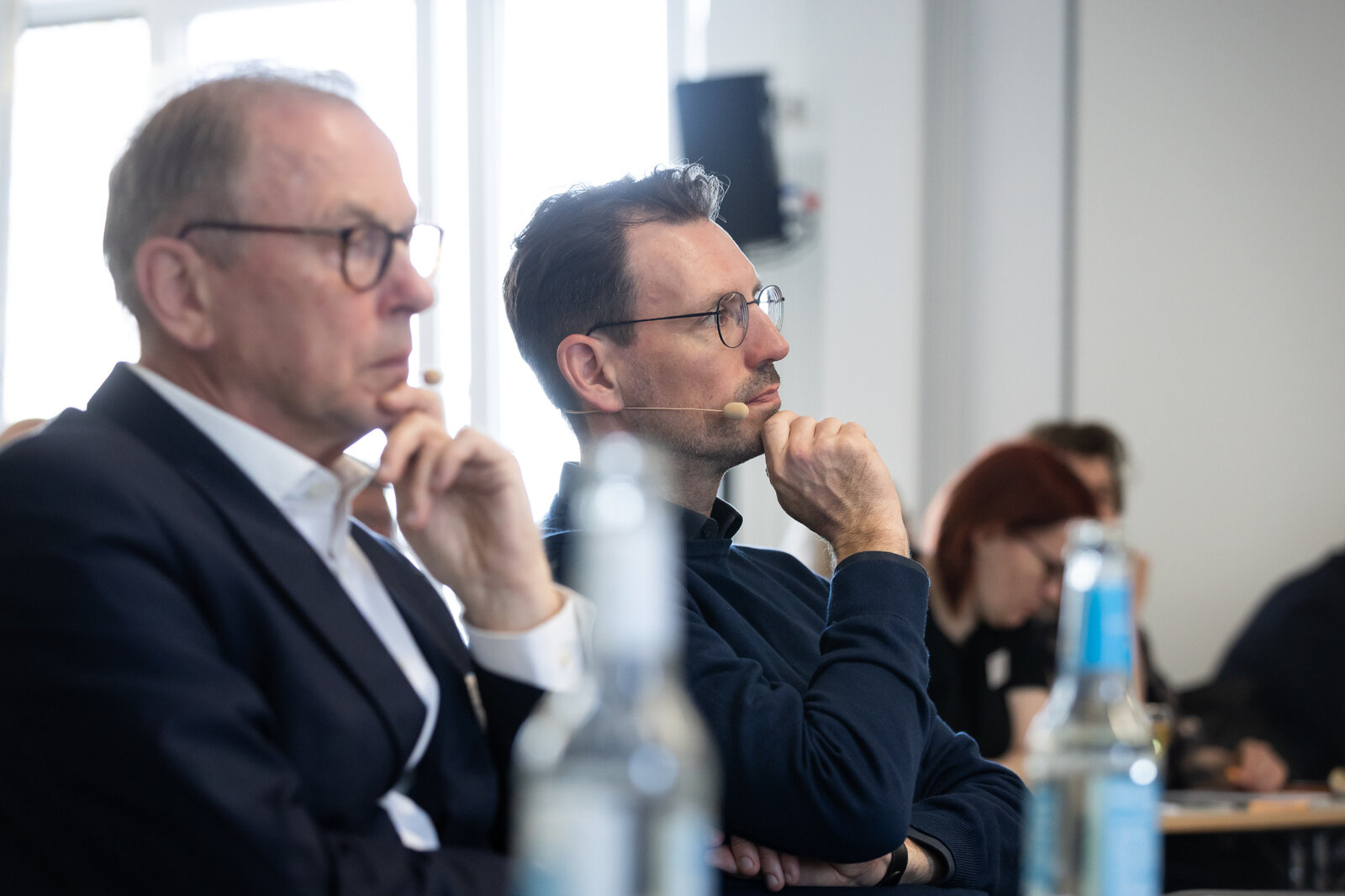 Das Bild zeigt Tagungsteilnehmer*innen. | © Valeska Achenbach