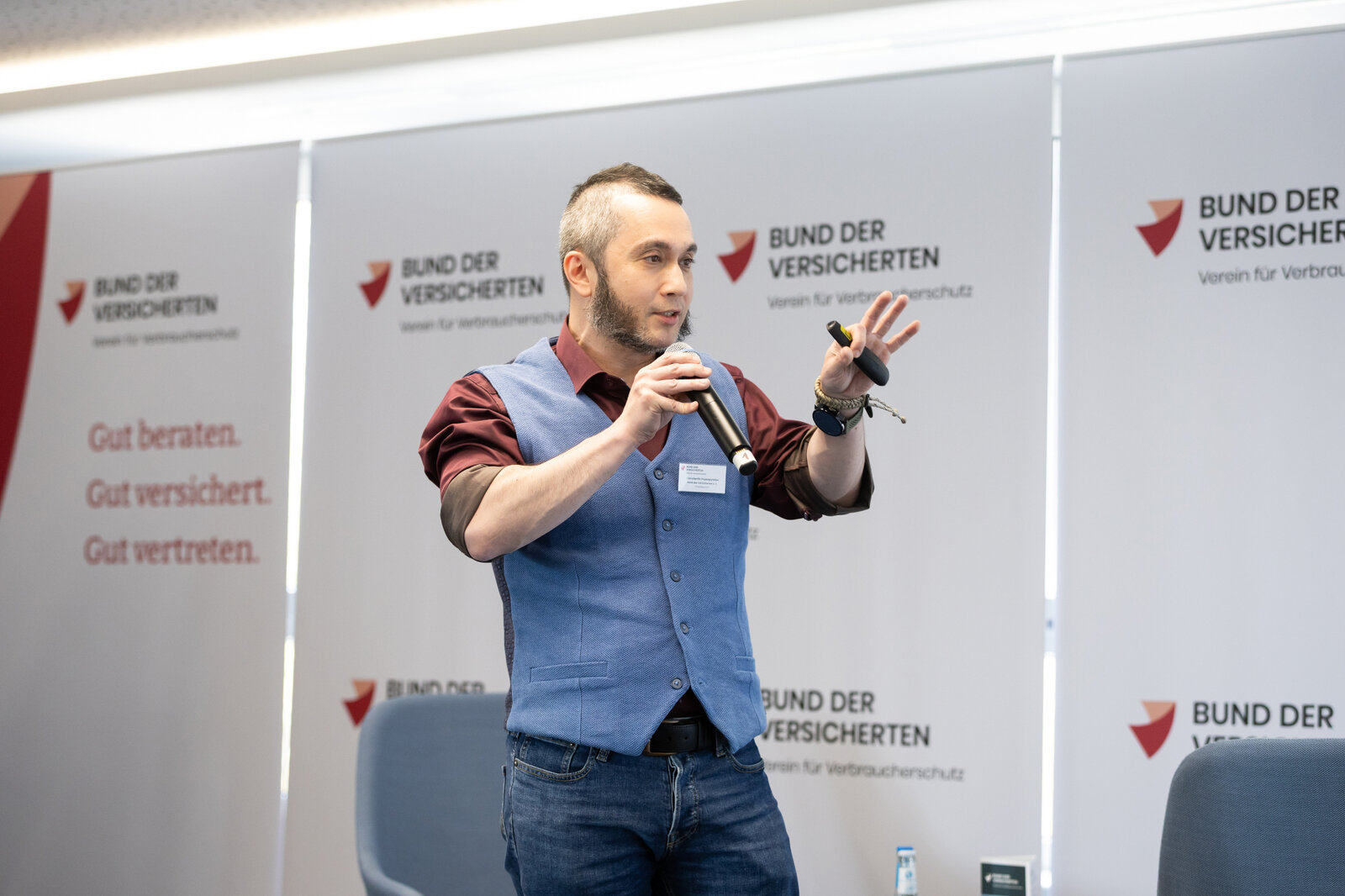 Das Bild zeigt BdV-Chefökonom Constantin Papaspyratos. | © Valeska Achenbach