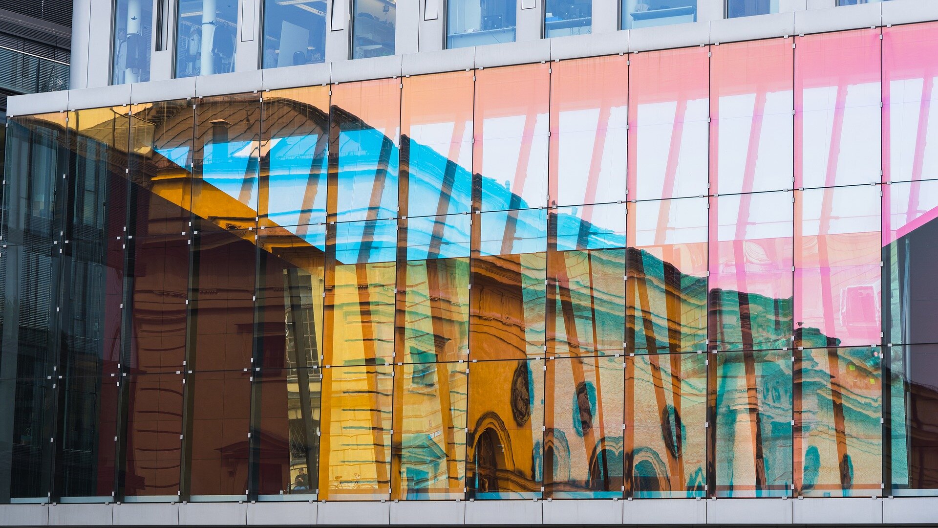 EIOPA 2022 Report on Costs and Past Performance | © ChiemSeherin / Pixabay shown is the facade an office building in frankfurt | © ChiemSeherin / Pixabay
