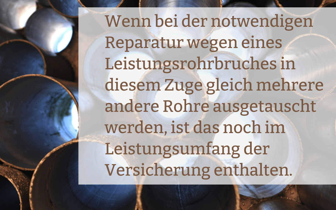 Das Bild zeigt einen Stapel mit Rohren. | © Kirklai / Unsplash. Eine Wohngebaeudeversicherung kommt nicht für die Sanierung von Wasserleitungen auf. | © Kirklai / Unsplash.